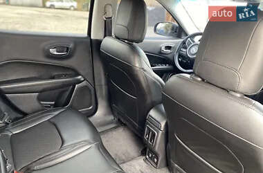 Внедорожник / Кроссовер Jeep Compass 2018 в 