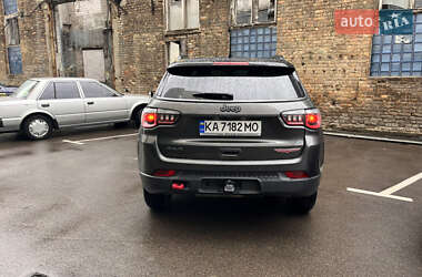 Внедорожник / Кроссовер Jeep Compass 2018 в 
