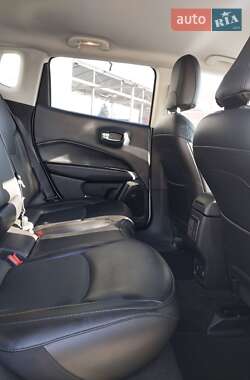 Внедорожник / Кроссовер Jeep Compass 2018 в 