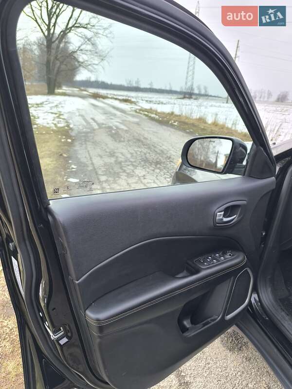 Внедорожник / Кроссовер Jeep Compass 2017 в Киеве фото 22 Внедорожник / Кроссовер Jeep Compass 2017 в Киеве