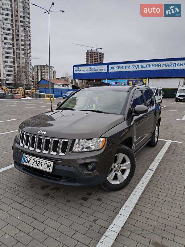 Внедорожник / Кроссовер Jeep Compass 2014 в 