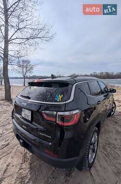Внедорожник / Кроссовер Jeep Compass 2018 в 