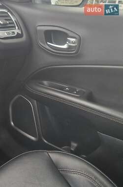 Позашляховик / Кросовер Jeep Compass 2020 в 