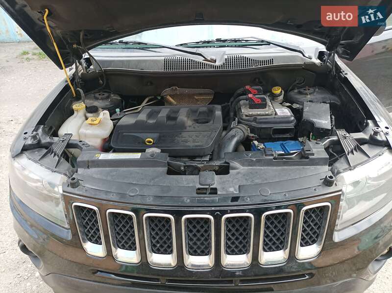 Внедорожник / Кроссовер Jeep Compass 2013 в 
