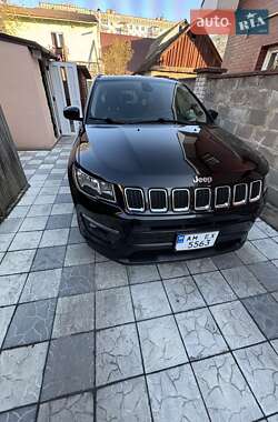 Внедорожник / Кроссовер Jeep Compass 2018 в 
