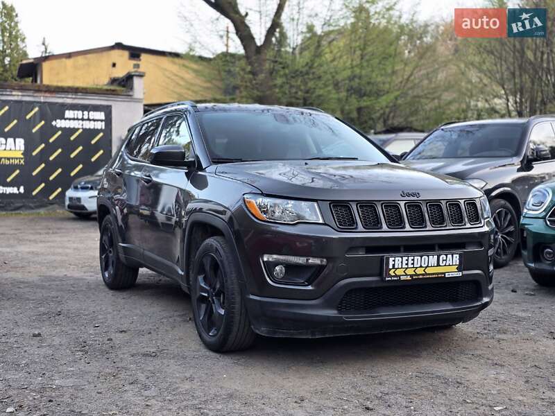 Внедорожник / Кроссовер Jeep Compass 2018 в 