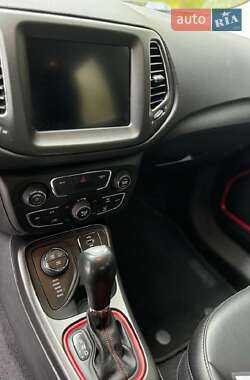 Внедорожник / Кроссовер Jeep Compass 2018 в 