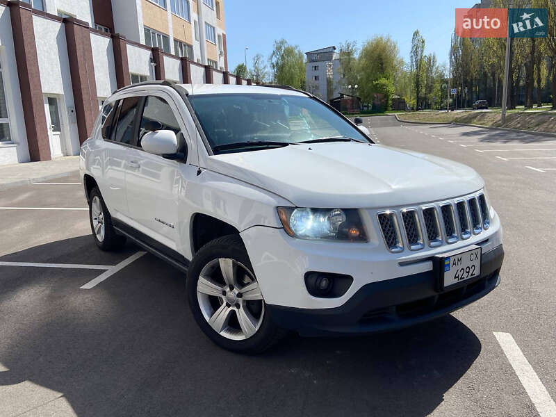 Внедорожник / Кроссовер Jeep Compass 2015 в 
