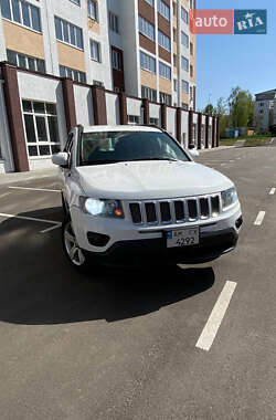 Внедорожник / Кроссовер Jeep Compass 2015 в 