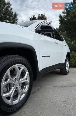 Позашляховик / Кросовер Jeep Compass 2024 в 