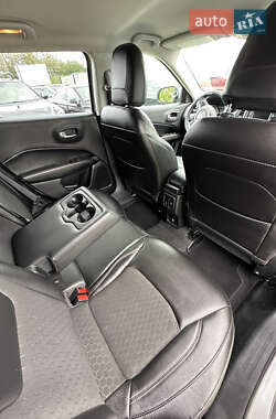 Внедорожник / Кроссовер Jeep Compass 2018 в 