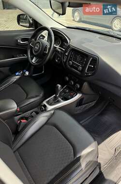 Внедорожник / Кроссовер Jeep Compass 2018 в 