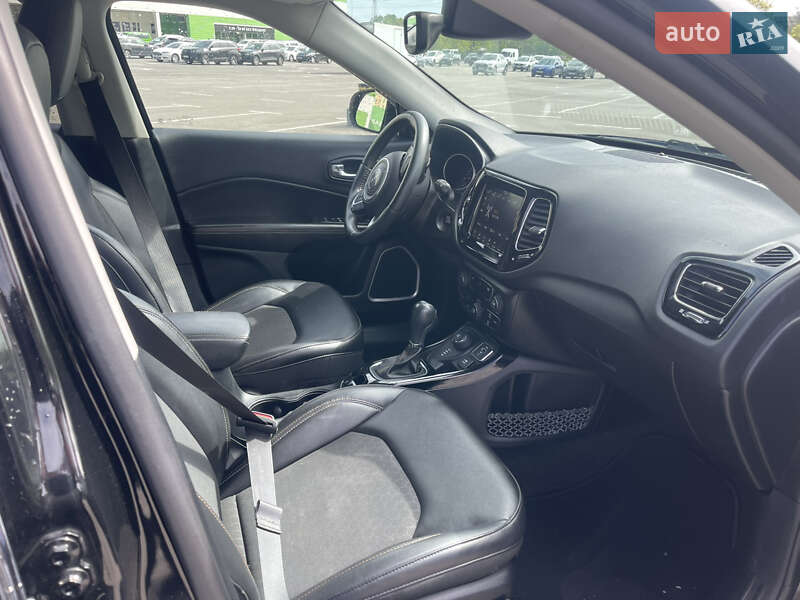 Внедорожник / Кроссовер Jeep Compass 2017 в Киеве