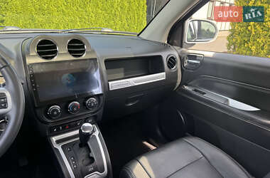 Внедорожник / Кроссовер Jeep Compass 2015 в 