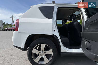 Внедорожник / Кроссовер Jeep Compass 2015 в 