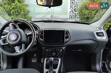 Внедорожник / Кроссовер Jeep Compass 2018 в 