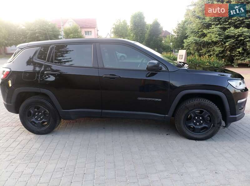 Внедорожник / Кроссовер Jeep Compass 2017 в Киеве