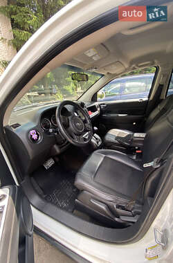 Внедорожник / Кроссовер Jeep Compass 2013 в 