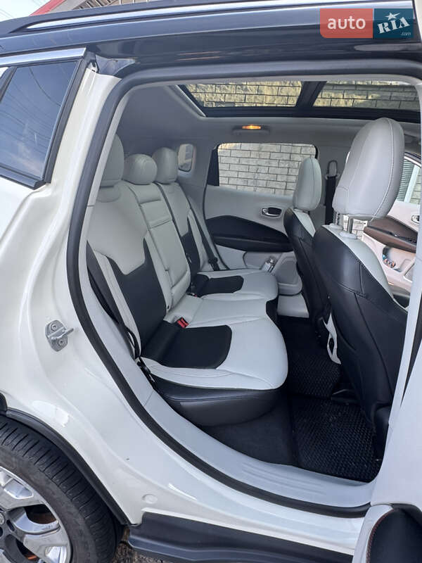 Внедорожник / Кроссовер Jeep Compass 2017 в Днепре