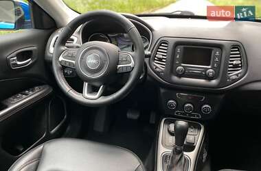 Внедорожник / Кроссовер Jeep Compass 2018 в 