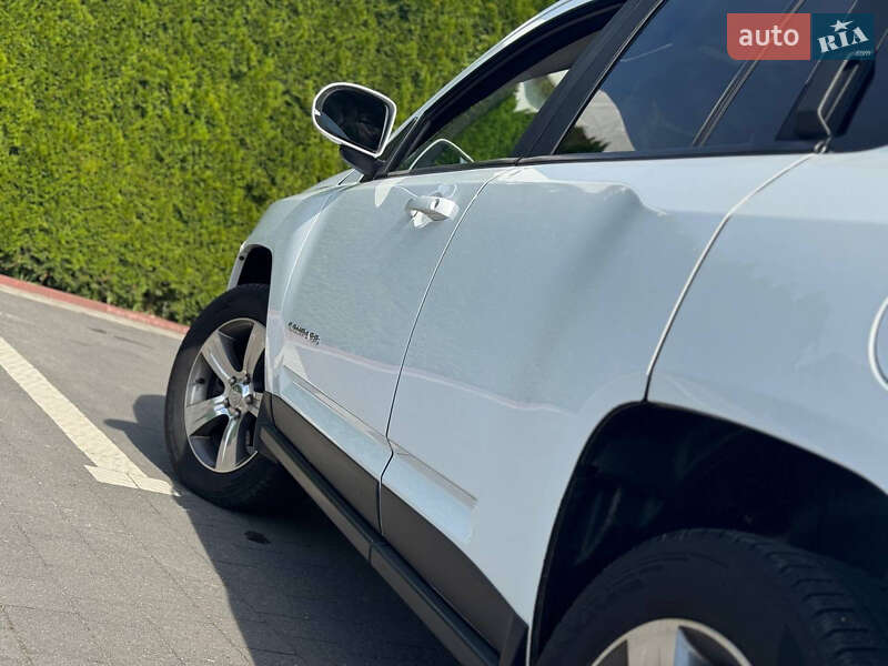 Внедорожник / Кроссовер Jeep Compass 2015 в Стрые