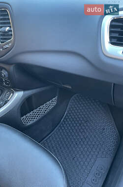 Внедорожник / Кроссовер Jeep Compass 2019 в 