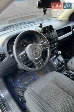 Внедорожник / Кроссовер Jeep Compass 2015 в 