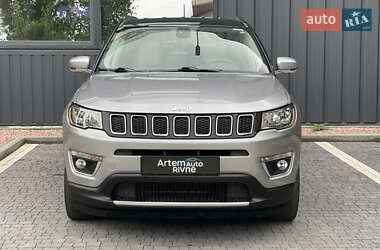 Внедорожник / Кроссовер Jeep Compass 2018 в 