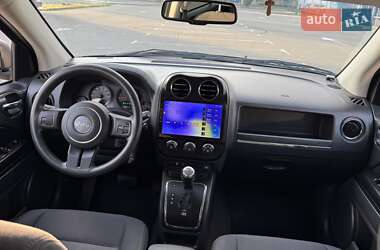 Внедорожник / Кроссовер Jeep Compass 2013 в 