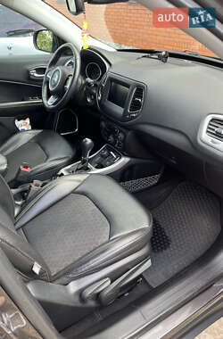 Внедорожник / Кроссовер Jeep Compass 2018 в 