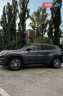 Внедорожник / Кроссовер Jeep Compass 2017 в 