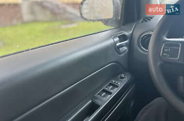 Внедорожник / Кроссовер Jeep Compass 2015 в 