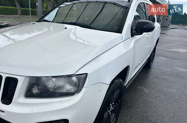 Внедорожник / Кроссовер Jeep Compass 2015 в 