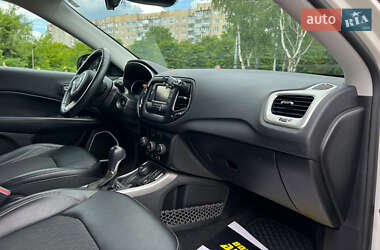 Внедорожник / Кроссовер Jeep Compass 2018 в 