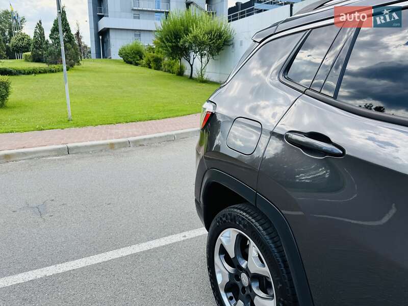 Внедорожник / Кроссовер Jeep Compass 2019 в Киеве