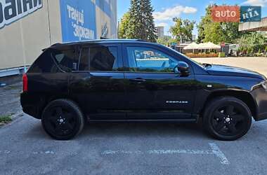 Внедорожник / Кроссовер Jeep Compass 2012 в 