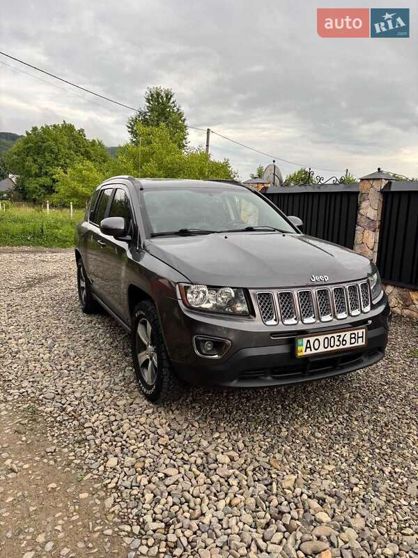 Внедорожник / Кроссовер Jeep Compass 2015 в 