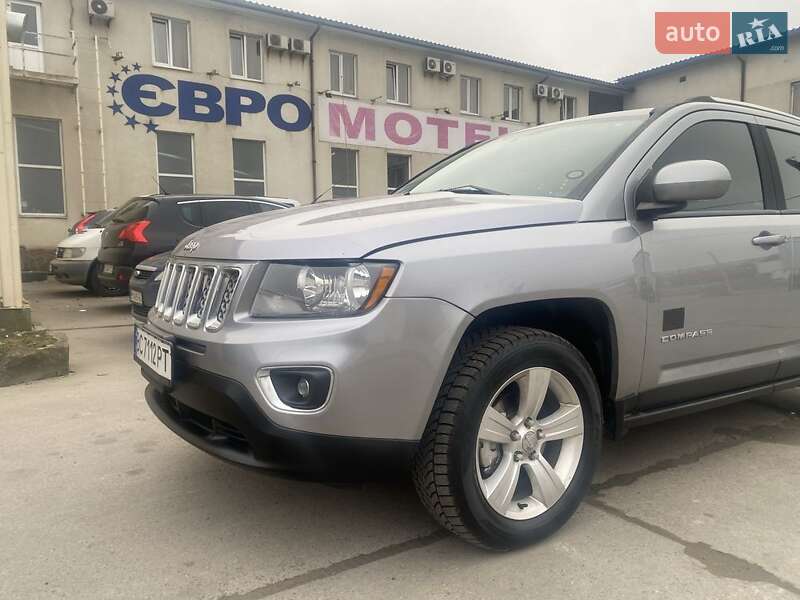 Внедорожник / Кроссовер Jeep Compass 2015 в 