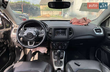 Внедорожник / Кроссовер Jeep Compass 2018 в 