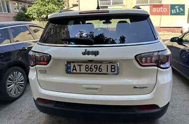 Внедорожник / Кроссовер Jeep Compass 2018 в 
