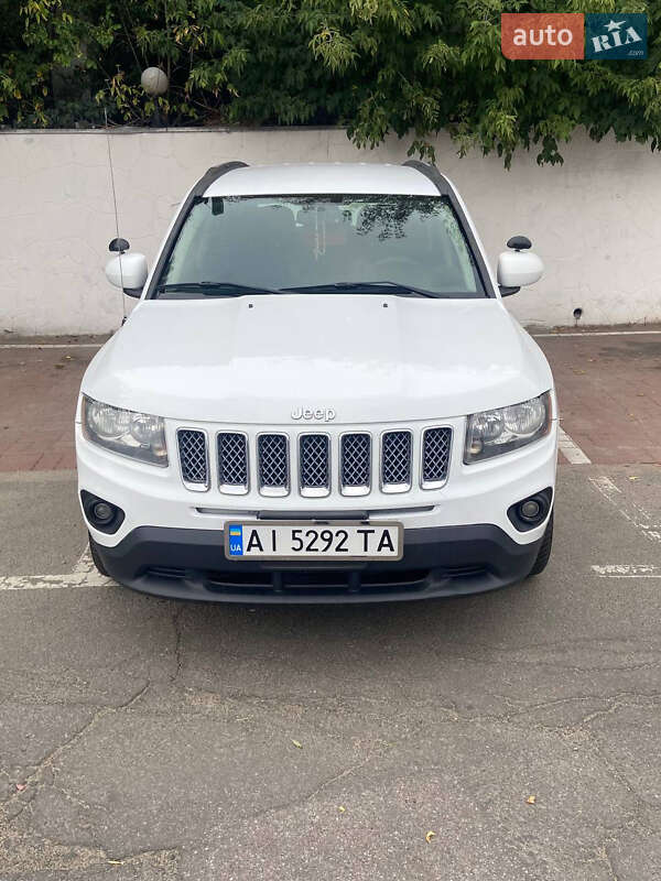 Внедорожник / Кроссовер Jeep Compass 2015 в Вишневом
