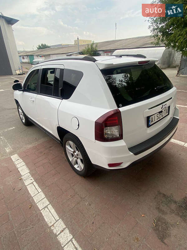 Внедорожник / Кроссовер Jeep Compass 2015 в Вишневом