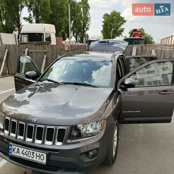 Позашляховик / Кросовер Jeep Compass 2016 в Вишневому фото 2 Позашляховик / Кросовер Jeep Compass 2016 в Вишневому