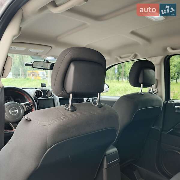 Позашляховик / Кросовер Jeep Compass 2016 в Вишневому фото 12 Позашляховик / Кросовер Jeep Compass 2016 в Вишневому