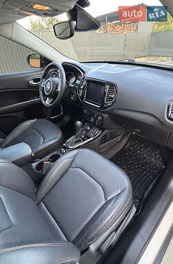 Внедорожник / Кроссовер Jeep Compass 2018 в 