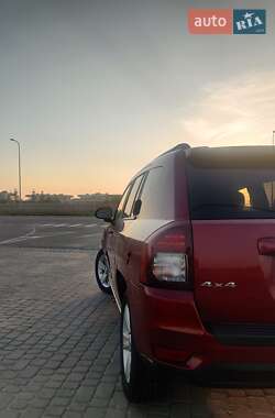 Внедорожник / Кроссовер Jeep Compass 2015 в 