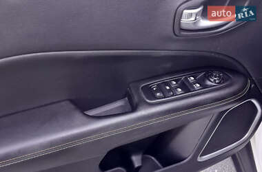 Внедорожник / Кроссовер Jeep Compass 2018 в 