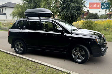 Внедорожник / Кроссовер Jeep Compass 2015 в 