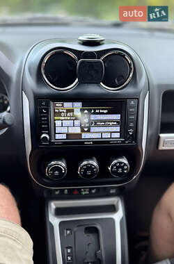 Внедорожник / Кроссовер Jeep Compass 2015 в 
