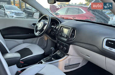 Внедорожник / Кроссовер Jeep Compass 2018 в 
